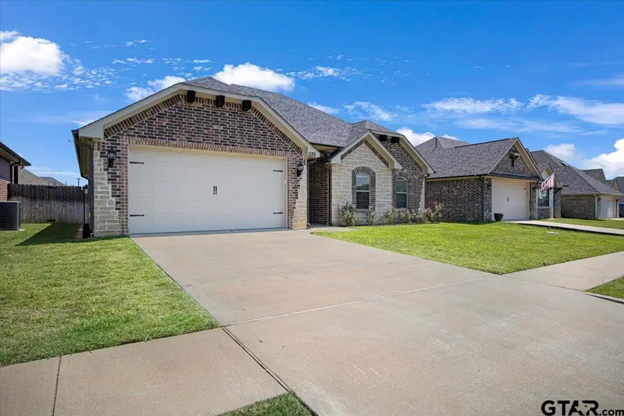 225 Patience Ave, Lindale, TX 75771 - Image #2