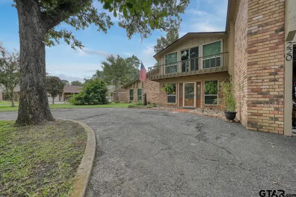 220 Texas Dr, Hideaway, TX 75771