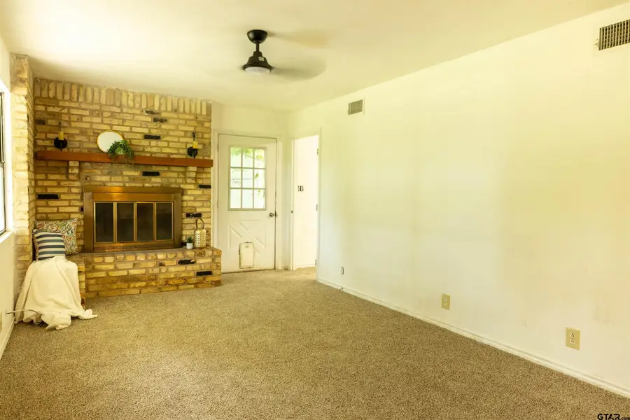 4892 Woodcastle Dr., Chandler, TX 75758 - Image #3