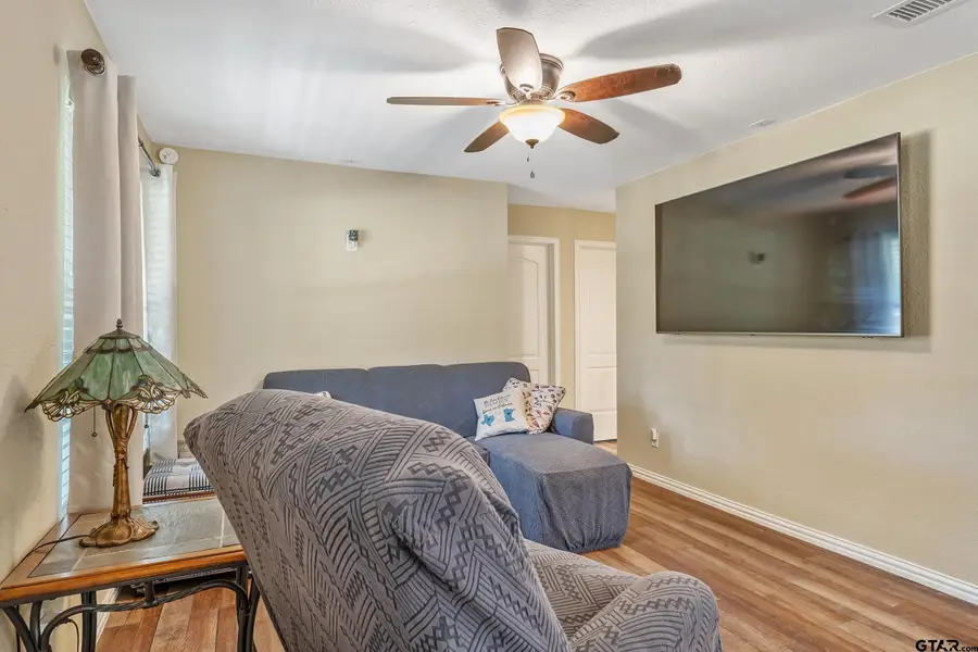 230 Debra Dr, Bullard, TX 75757 - Image #2