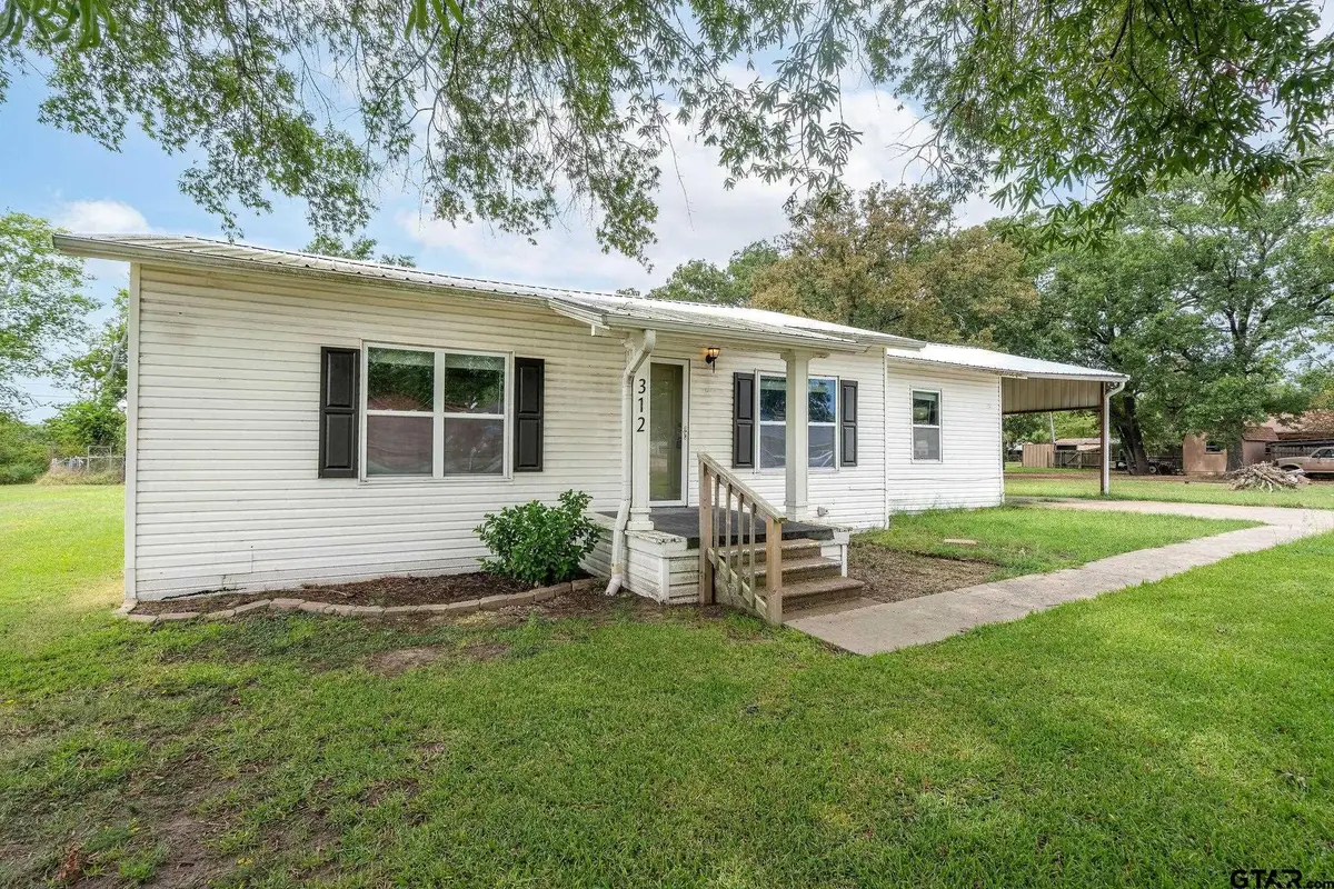 312 Circle Drive, Bogata, TX 75417 - Image #1