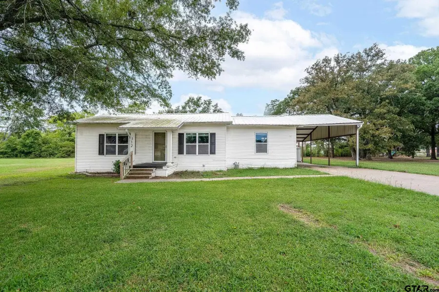 312 Circle Drive, Bogata, TX 75417 - Image #2