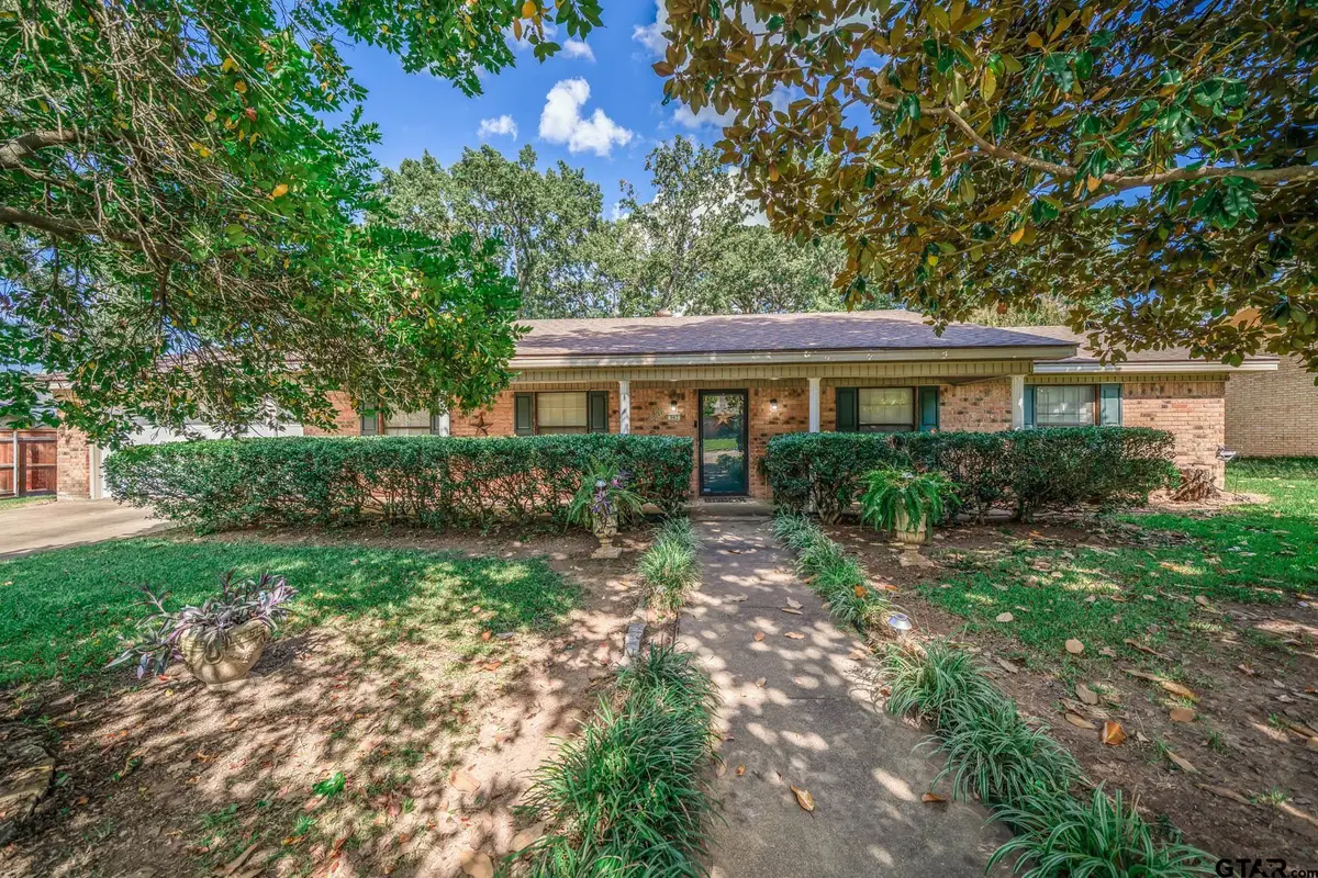 302 Laurel St, Kilgore, TX 75662 - #1