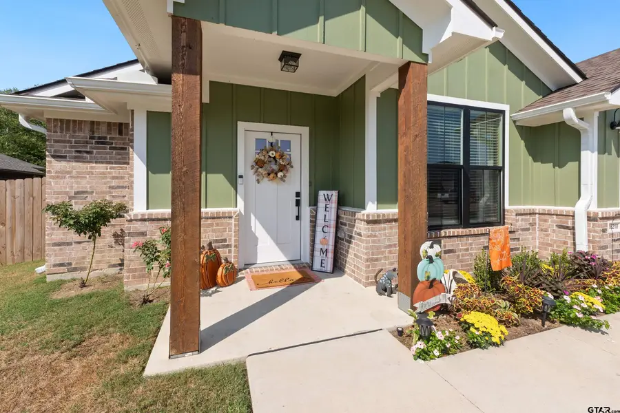 16210 Crossing Circle, Lindale, TX 75771 - Image #2