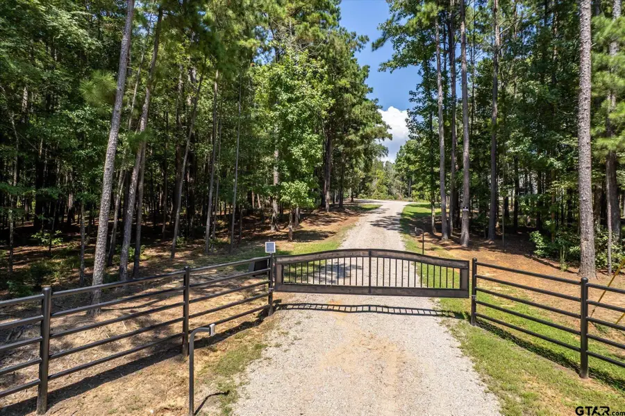 1000 W Main St, Chandler, TX 75758 - Image #2