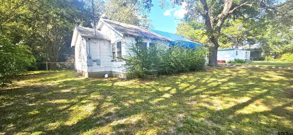 519 E Longview St, Arp, TX 75750