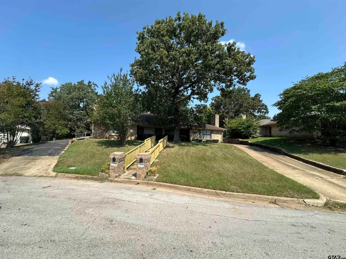 2108 Aberdeen Dr, Tyler, TX 75703 - Image #1