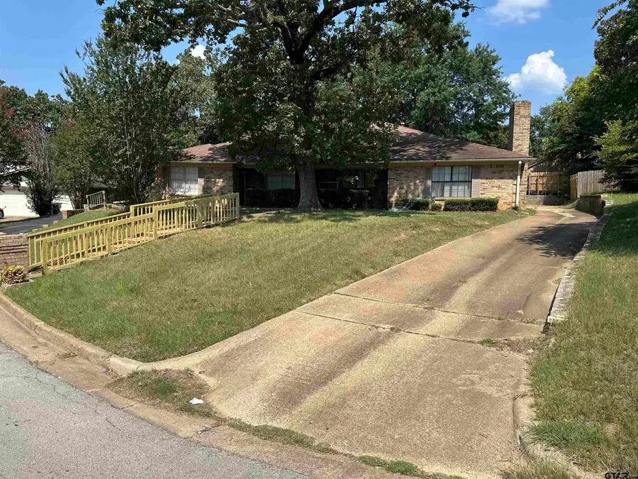 2108 Aberdeen Dr, Tyler, TX 75703 - Image #2