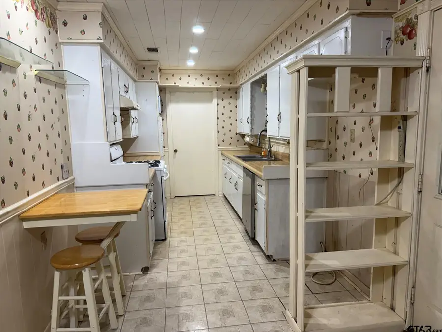 412 S Birch St, Van, TX 75790 - #2