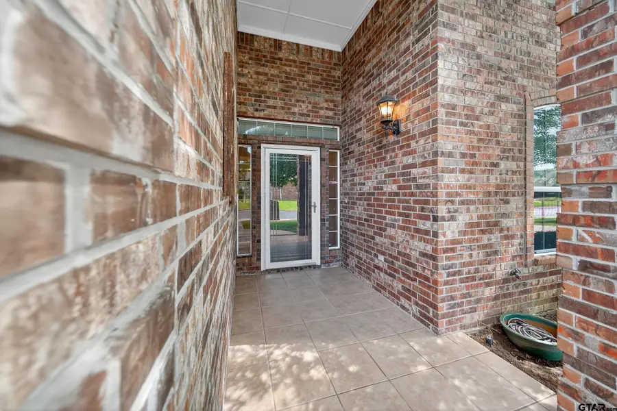 1869 Hollylake Circle, Tyler, TX 75703 - Image #3