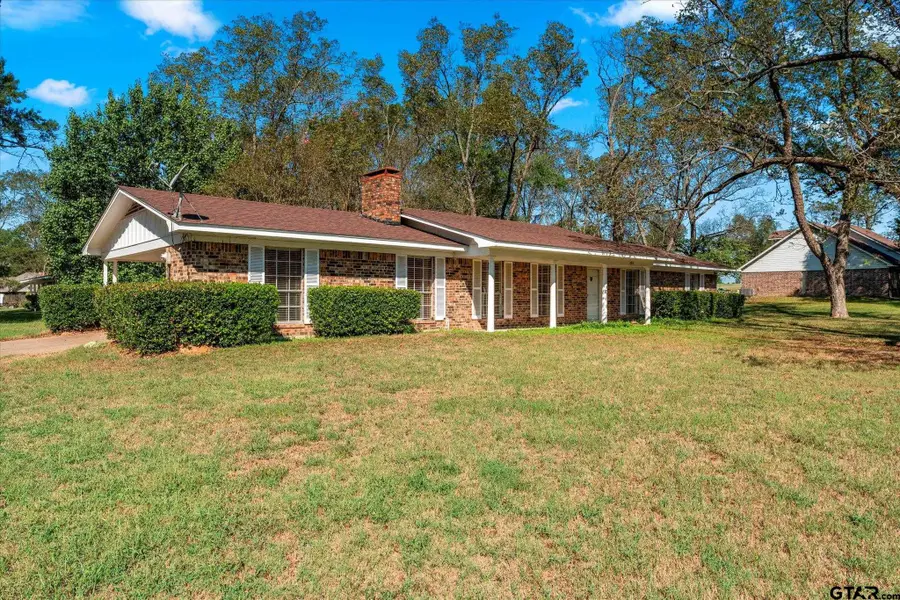 102 Westwood PKWY, Naples, TX 75568 - Image #3