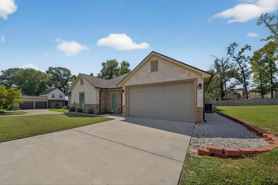 23001 Red Azalea Lane, Lindale, TX 75771 - Image #3