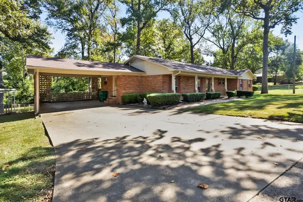 108 Glenwood Dr, Palestine, TX 75801