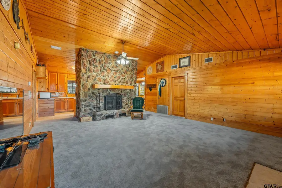 325 Laurel Ln, Holly Lake Ranch, TX 75765 - Image #3