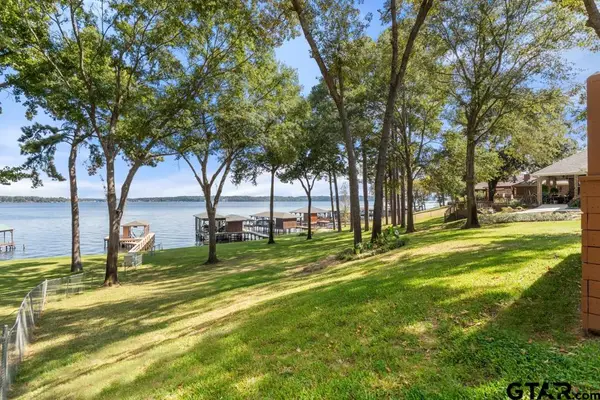 22780 Diamond Bay Dr, Frankston, TX 75763