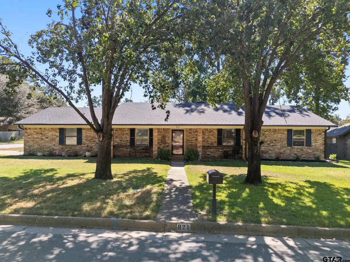 821 Pam Dr, Tyler, TX 75703 - Image #1