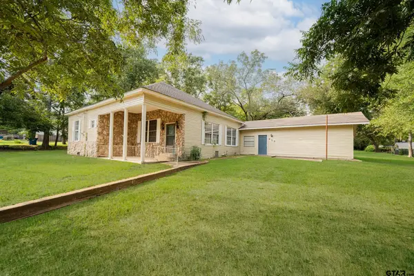 203 E Groves St, Big Sandy, TX 75755