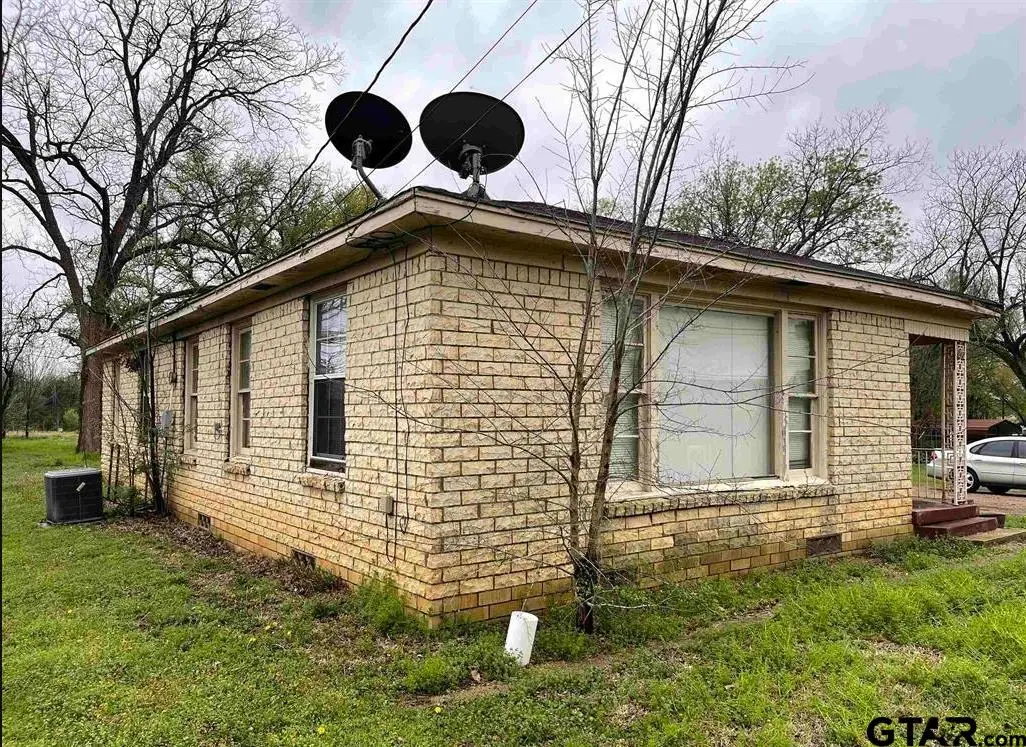 242 E Main St, Van, TX 75790 - Image #1