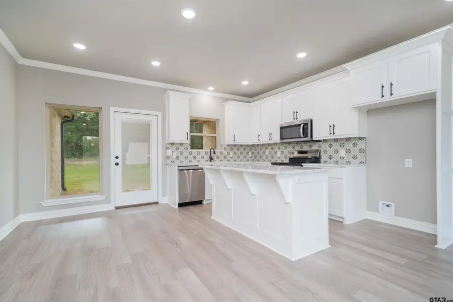 153 Heartland Crossing, Diana, TX 75640 - Image #2