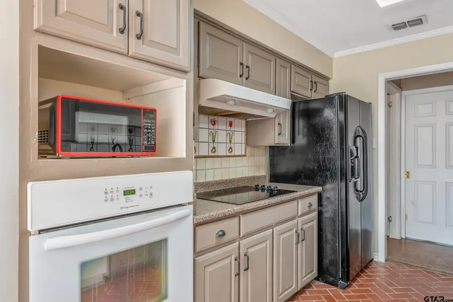 608 Top Hill Drive, Tyler, TX 75703 - Image #3