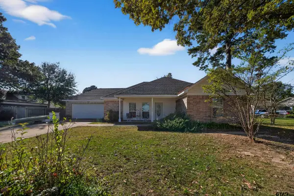 517 Wildewood Dr., Chandler, TX 75758