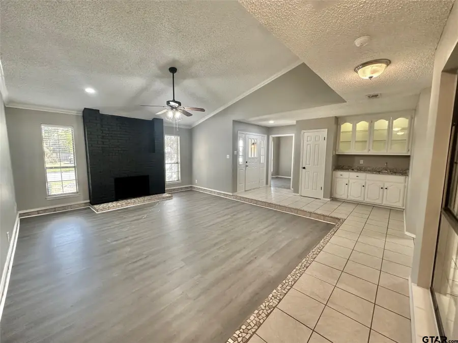 212 W Oaks Circle, Sulphur Springs, TX 75482 - Image #2