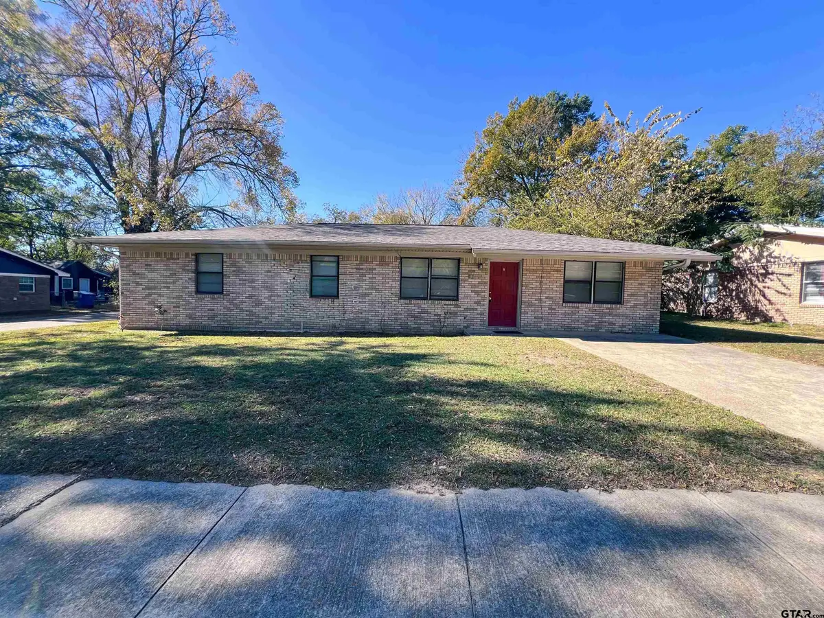 108 S Lide Ave, Mount Pleasant, TX 75455 - Image #1