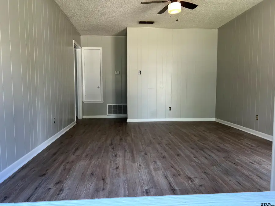 3161 Glenda Avenue, Apt 202, Tyler, TX 75704 - #2