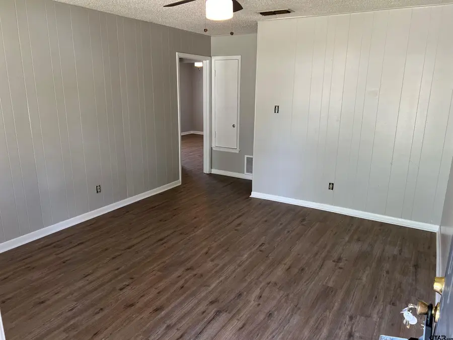 3161 Glenda Avenue, Apt 202, Tyler, TX 75704 - #3