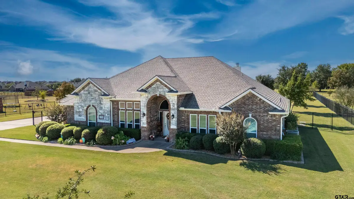 1360 W Remington Dr, Terrell, TX 75160 - Image #1