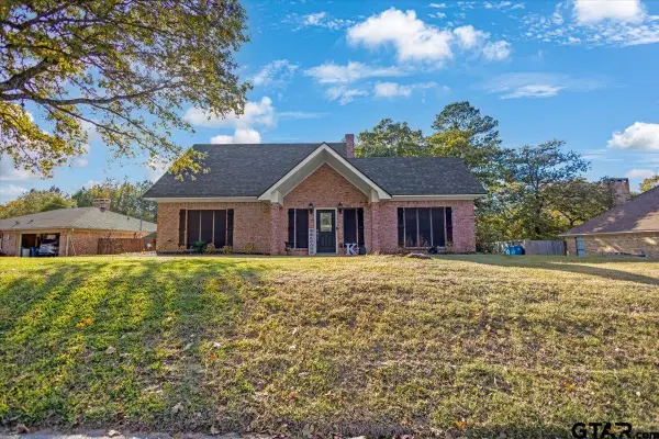 1701 Edgebrook St, Henderson, TX 75652