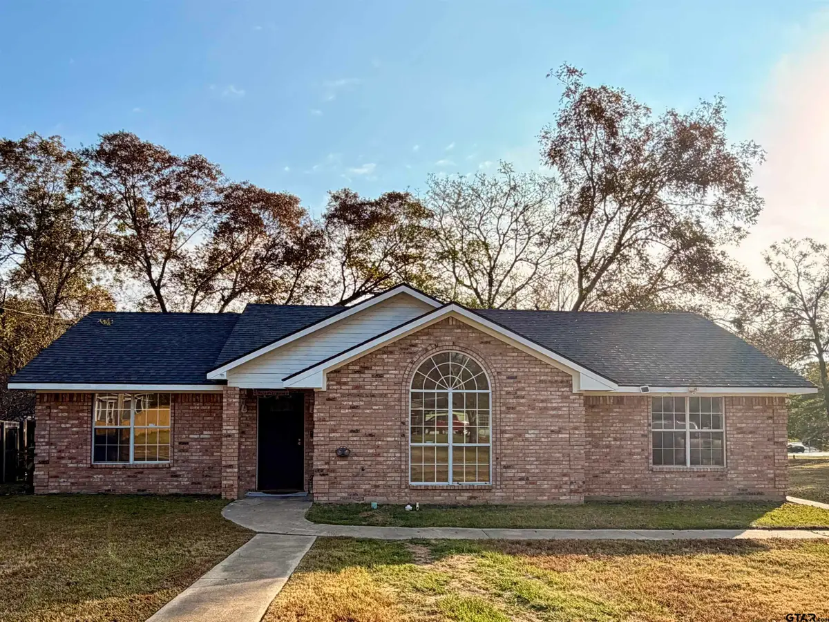 115 Austin Ave, Mount Pleasant, TX 75455 - Image #1