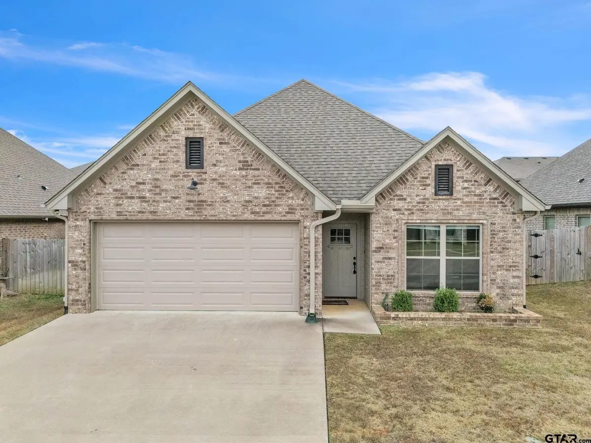 820 Lindsey Ln, Whitehouse, TX 75791 - Image #1