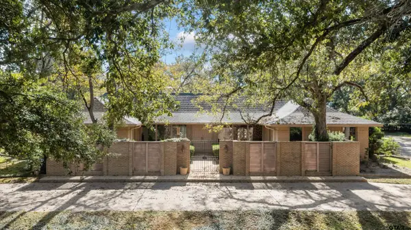 909 E Mimosa Lane, Crockett, TX 75835