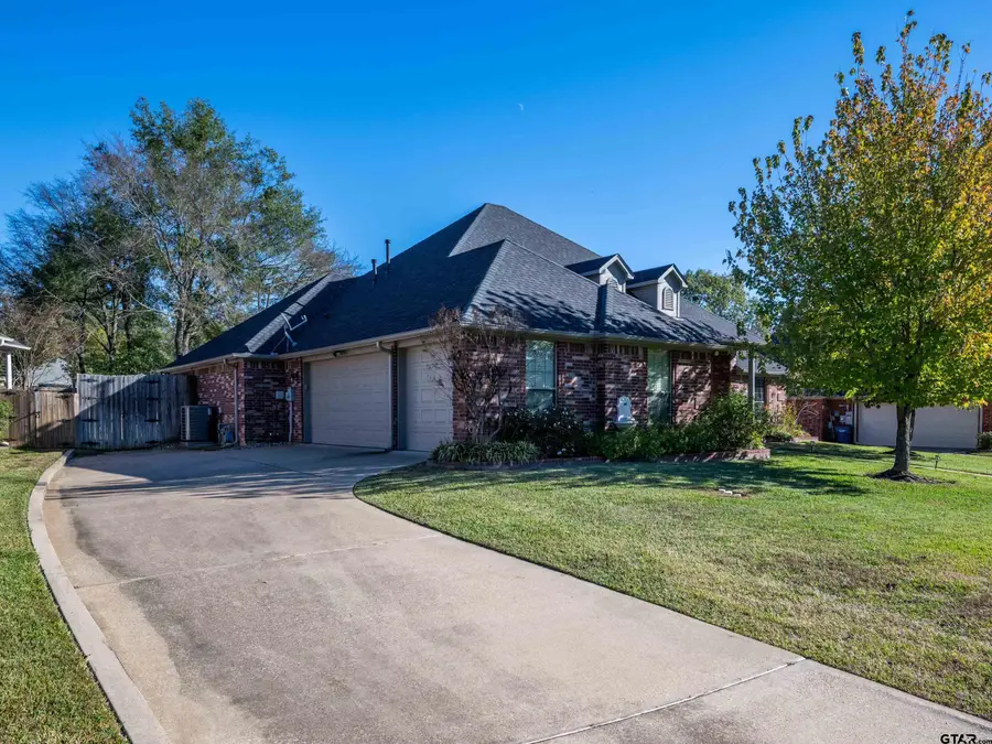 1903 Old Oak Dr, Tyler, TX 75703 - Image #3