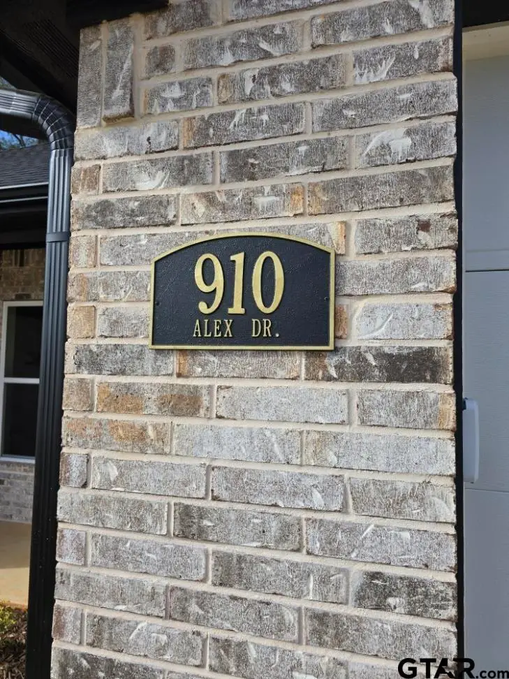 910 Alex Dr, Whitehouse, TX 75791 - Image #2