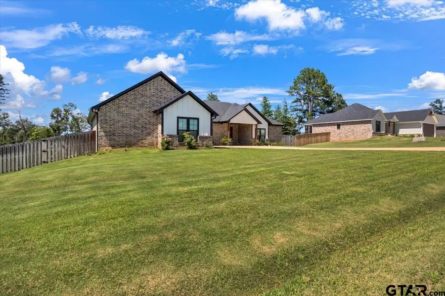 18329 Timber Oaks Dr, Lindale, TX 75771 - Image #3