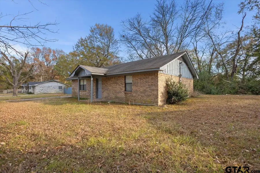 304 E Williams St., Carthage, TX 75633 - #2