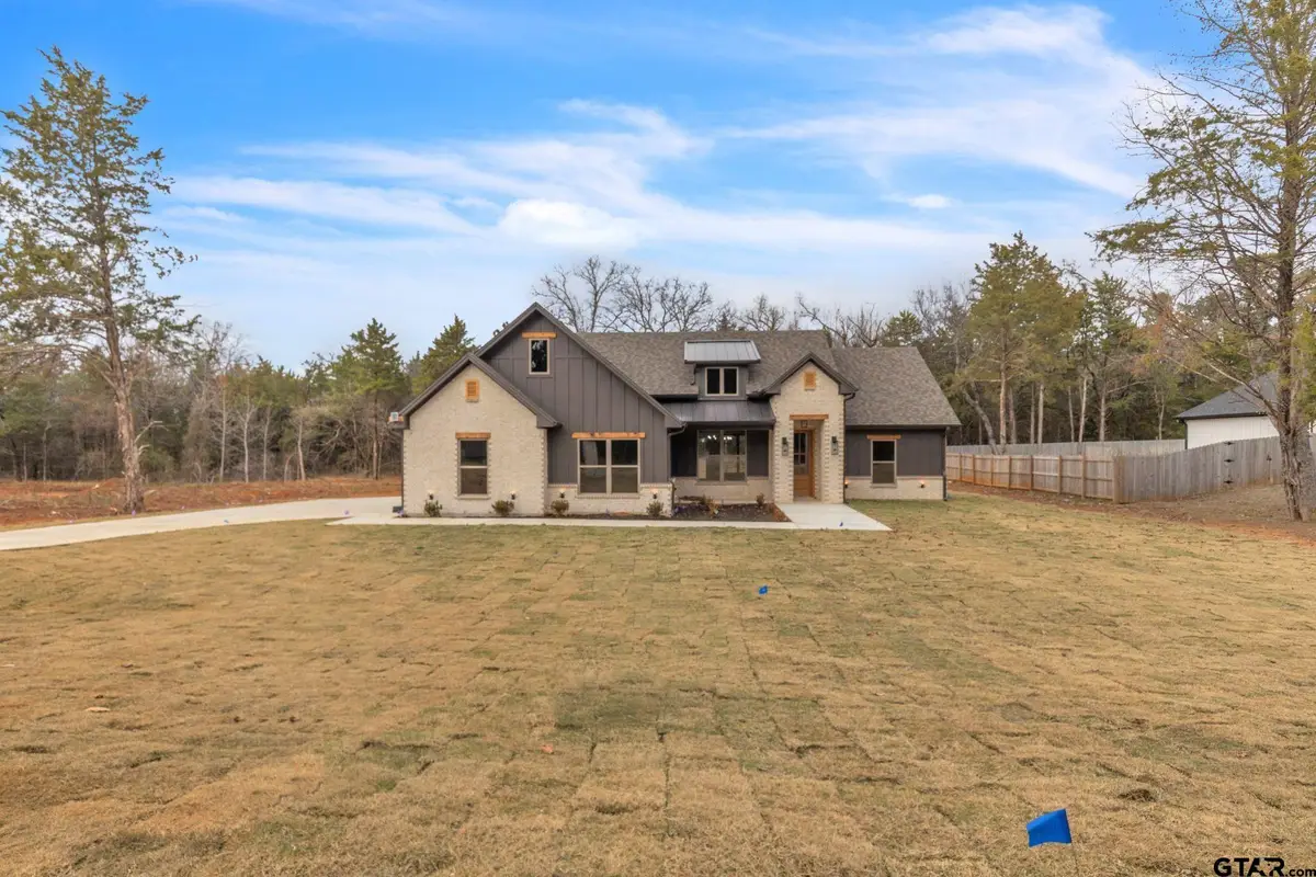 19446 Cedarpark Pl, Lindale, TX 75771 - Image #1