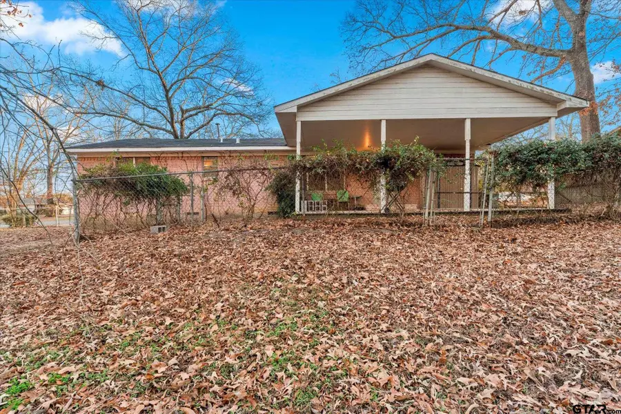 411 Redbud Ln, Mount Pleasant, TX 75455 - Image #3