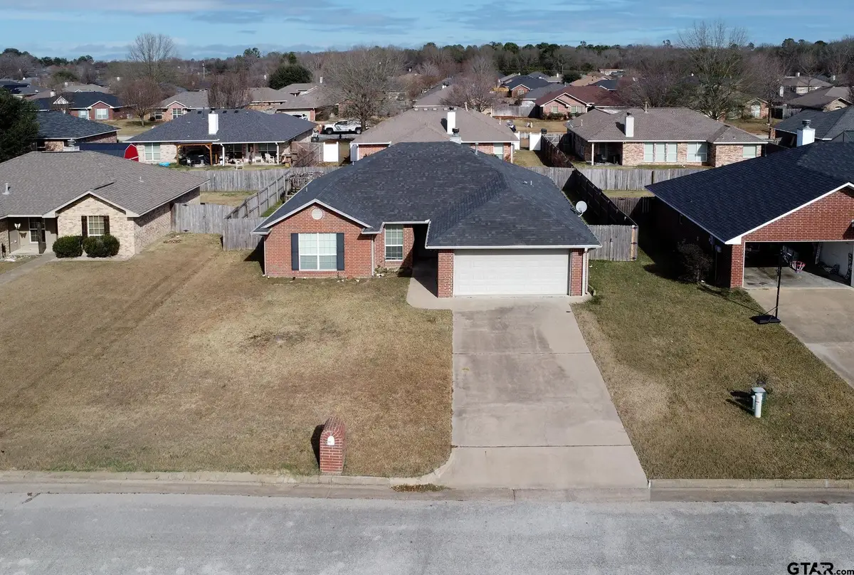 20291 Bluegrass Cir, Flint, TX 75762 - Image #1