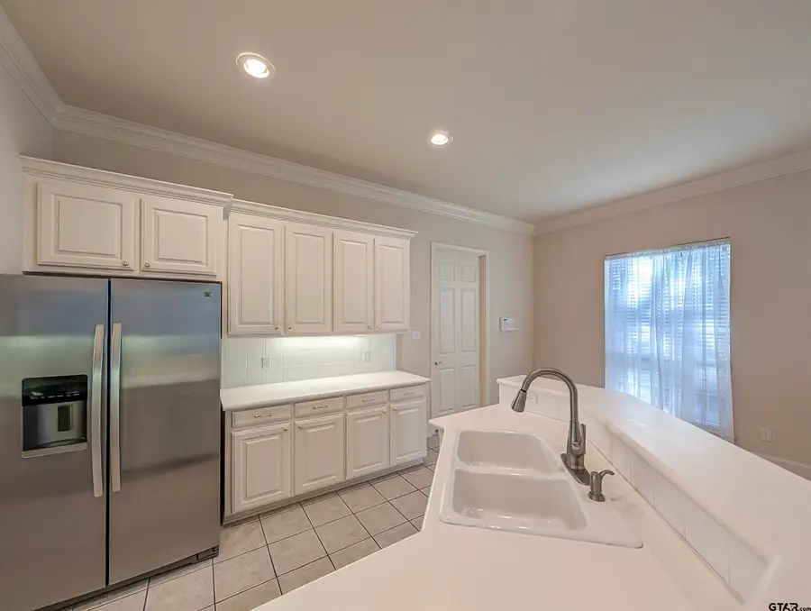 2435 Homestead Ln, Tyler, TX 75701 - Image #2