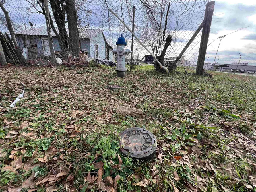 1325 Taylor St, Mount Pleasant, TX 75455 - Image #3