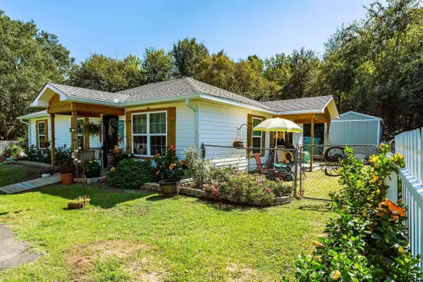 22982 Edgewater Dr, Frankston, TX 75763