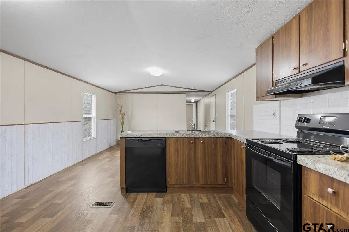 307 ST JOSEPH ST, Athens, TX 75751 - Image #1