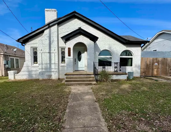 403 E Henderson St, Overton, TX 75684