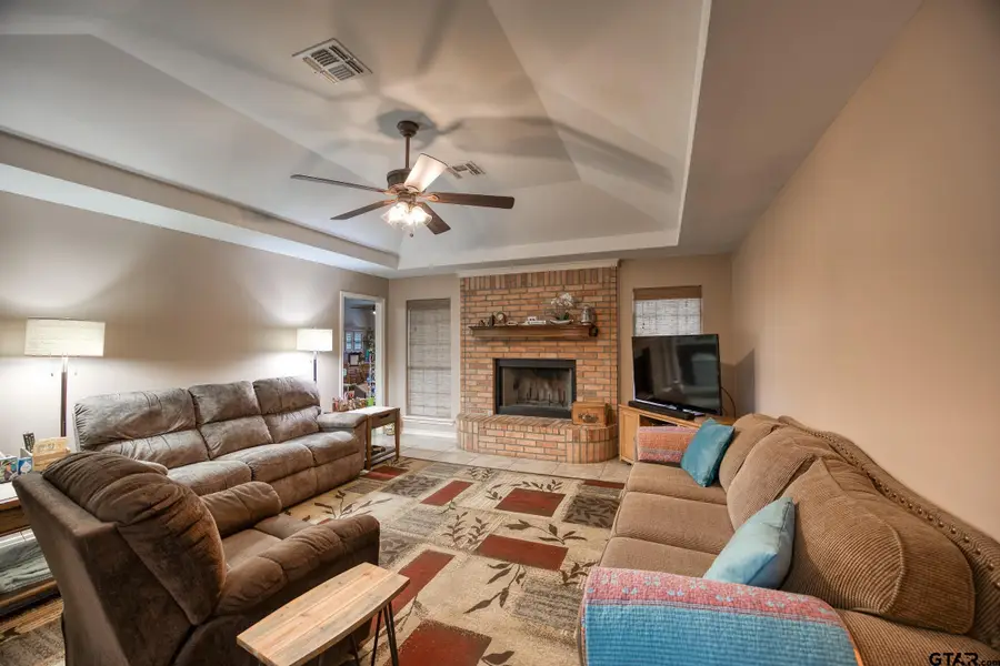 418 Chancellor Dr, Palestine, TX 75803 - Image #3