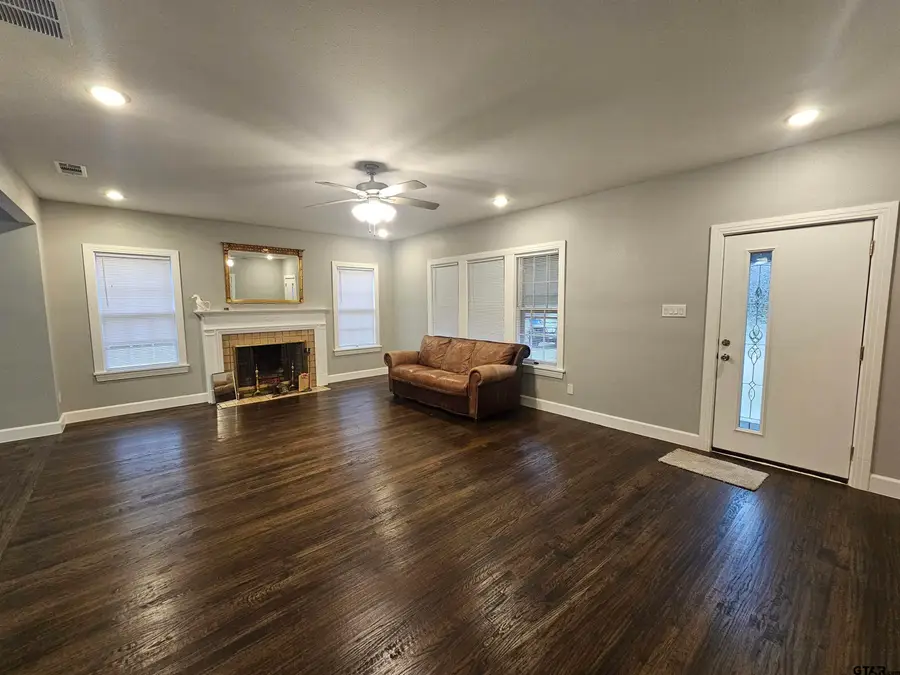 959 N Marshall St, Henderson, TX 75652 - Image #3