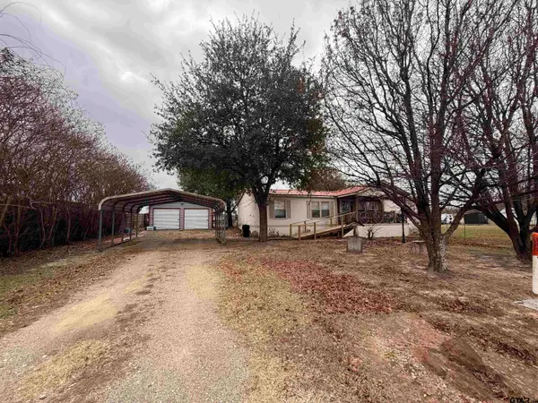 254 Holiday Village Dr, Quitman, TX 75783