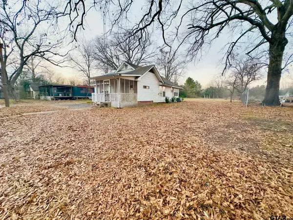 424 W Blackbourn St, Hawkins, TX 75765